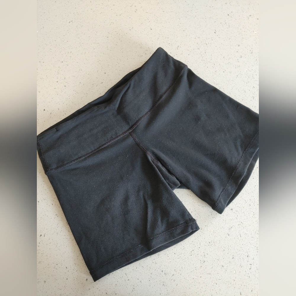 lululemon athletica Black 4"  Bike Shorts ~ Size 4